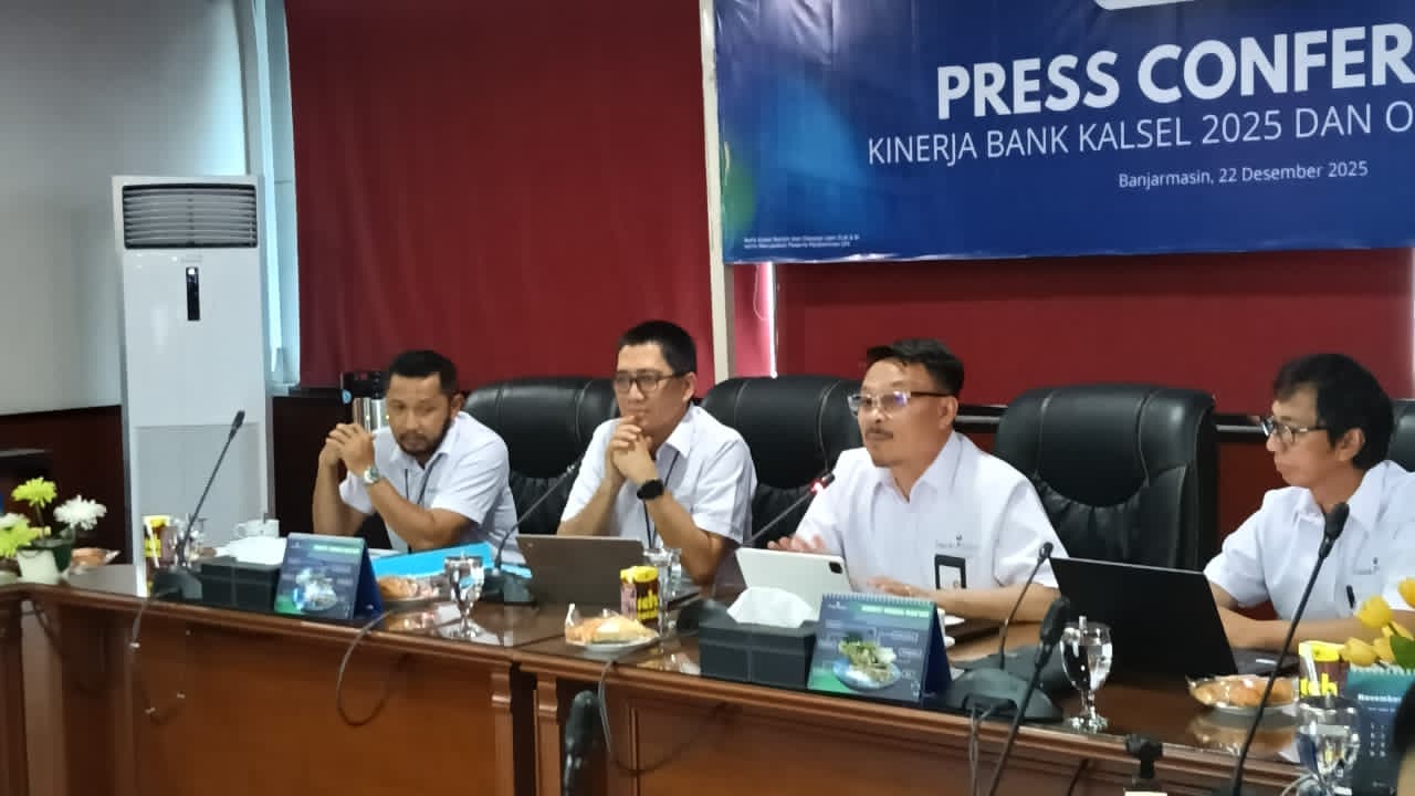 POSITIF:Direksi dan Komisaris utama Bank Kalsel saat memberikan pemaparan kinerja Bank Kalsel sepanjang 2025.
