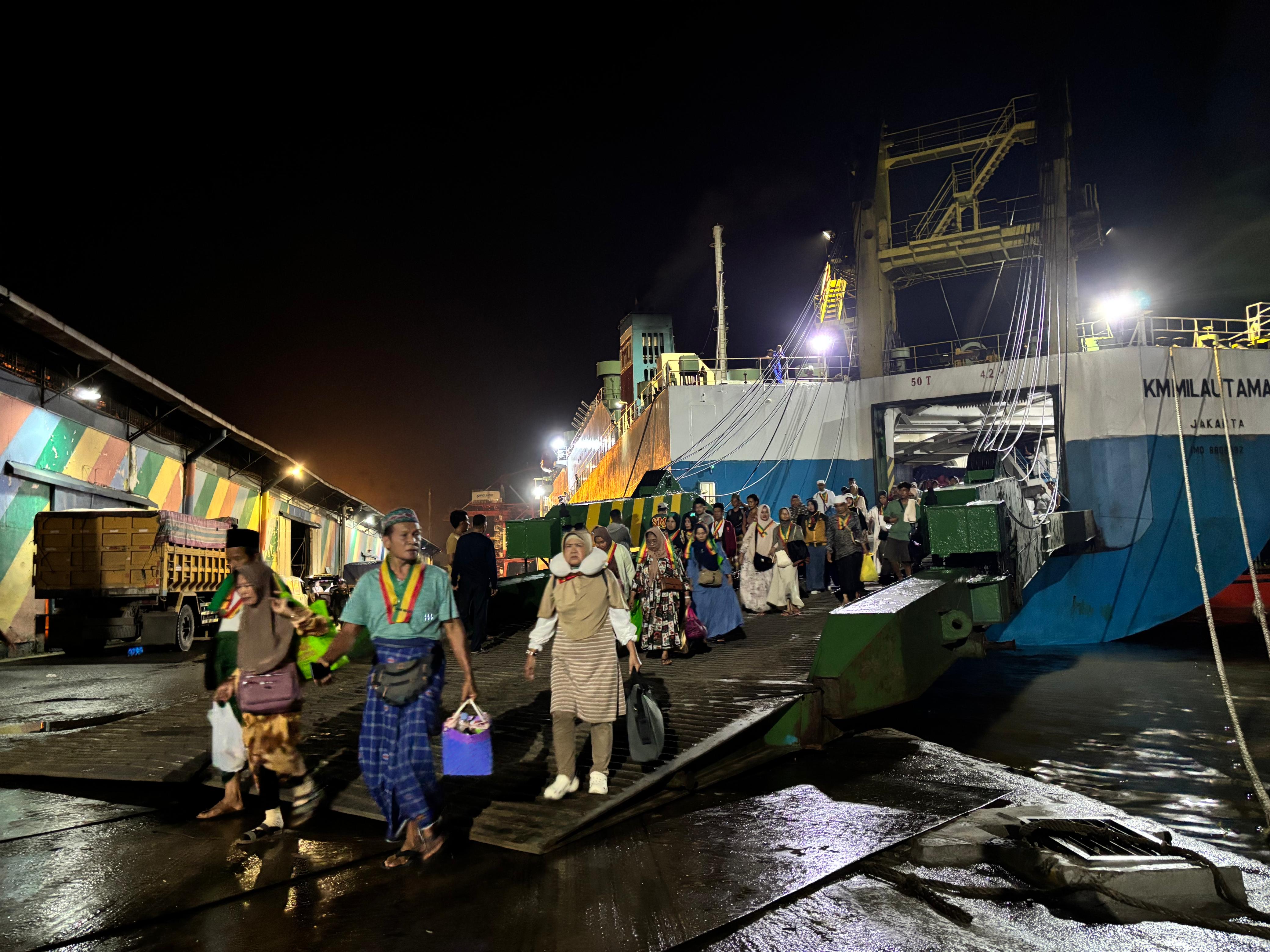 MENINGKAT: Mobilitas di Pelabuhan Trisakti Banjarmasin terus mengalami kenaikan sepekan ini.