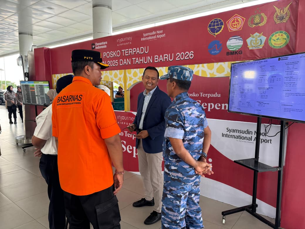 BUKA POSKO: Arus penumpang di Bandara Internasional Syamsudin Noor terus meningkat selama periode Natal 2025 dan Tahun Baru 2026 (Nataru)