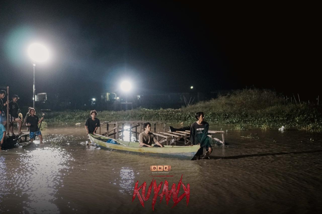 Proses syuting adegan Hamdan di Film Kuyank yang bakal tayang di bioskop Indonesia Januari mendatang. (Bayu Bastari untuk Radar Banjarmasin).