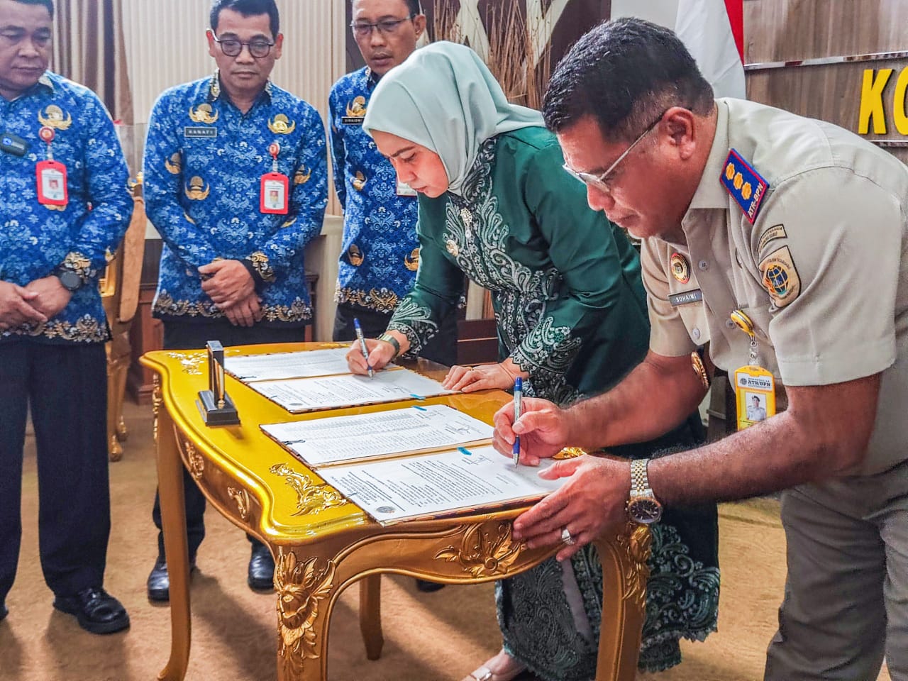SERTFIKAT:Penandatanganan dokumen serah terima antara Pemkot Banjarbaru dan BPN Kota Banjarbaru.
