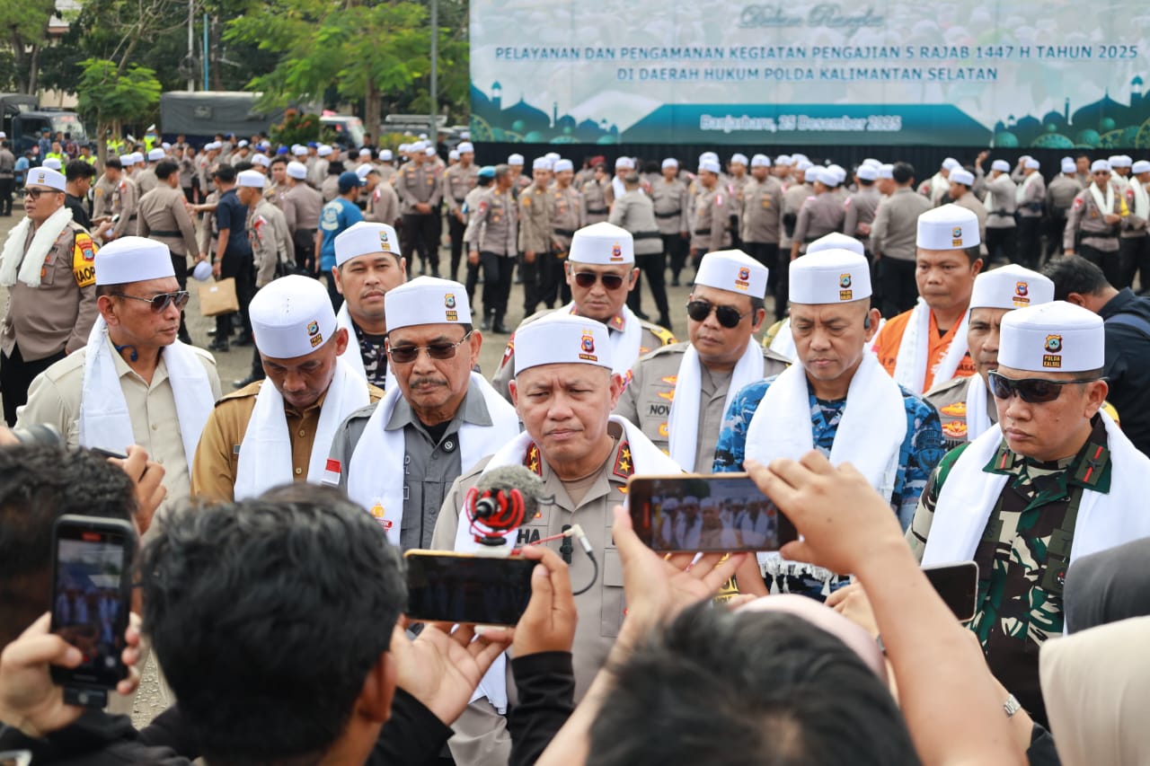 MENGABARKAN: Kapolda Kalimantan Selatan (Kalsel), Rosyanto Yudha Hermawan saat menyampaikan keterangan.