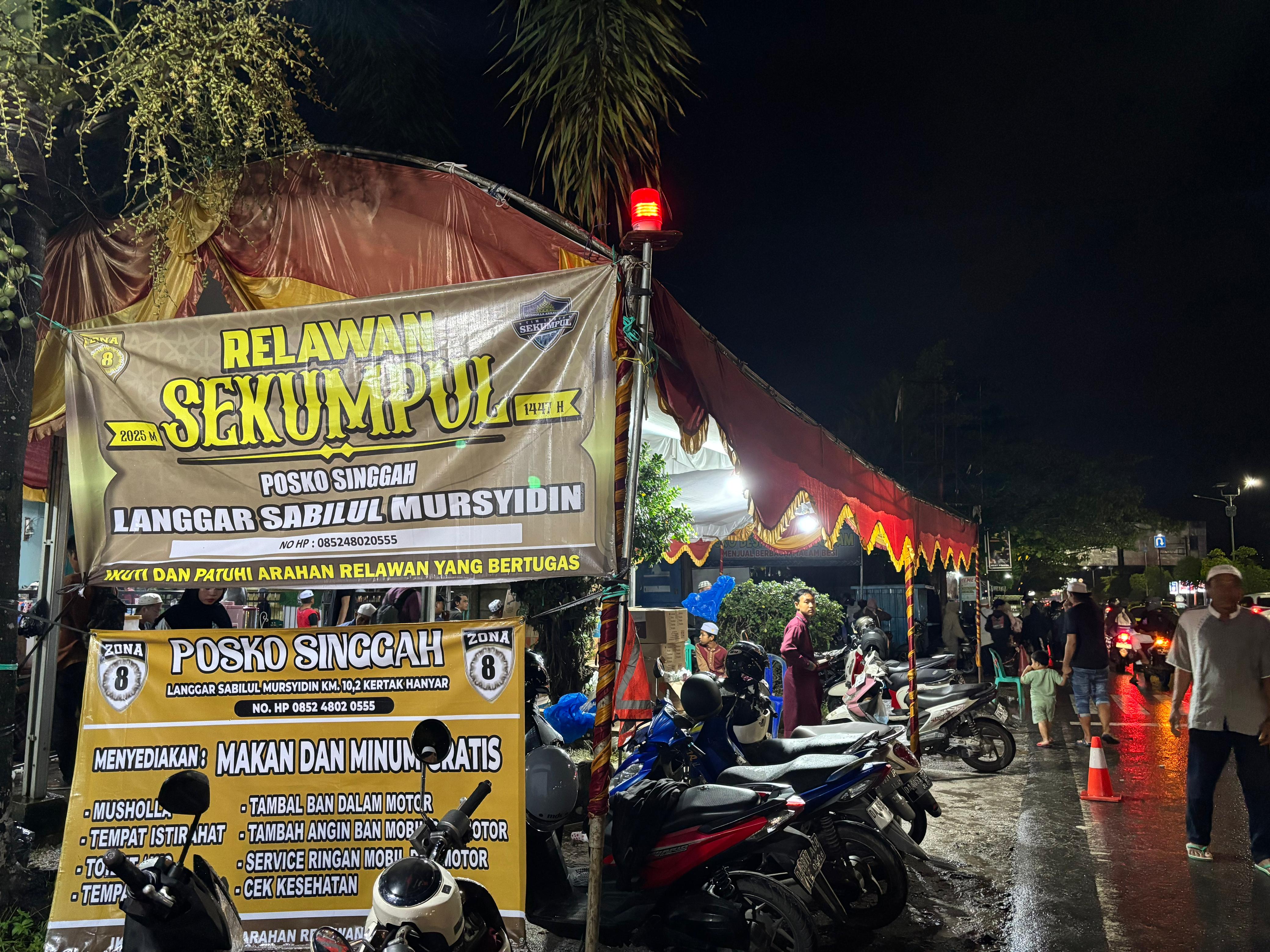 RAMAI: Rest Area di Jalan Ahmad Yani KM 10, Kertak Hanyar masih dipenuhi jemaah momen 5 Rajab hingga pukul 21.00 Wita.