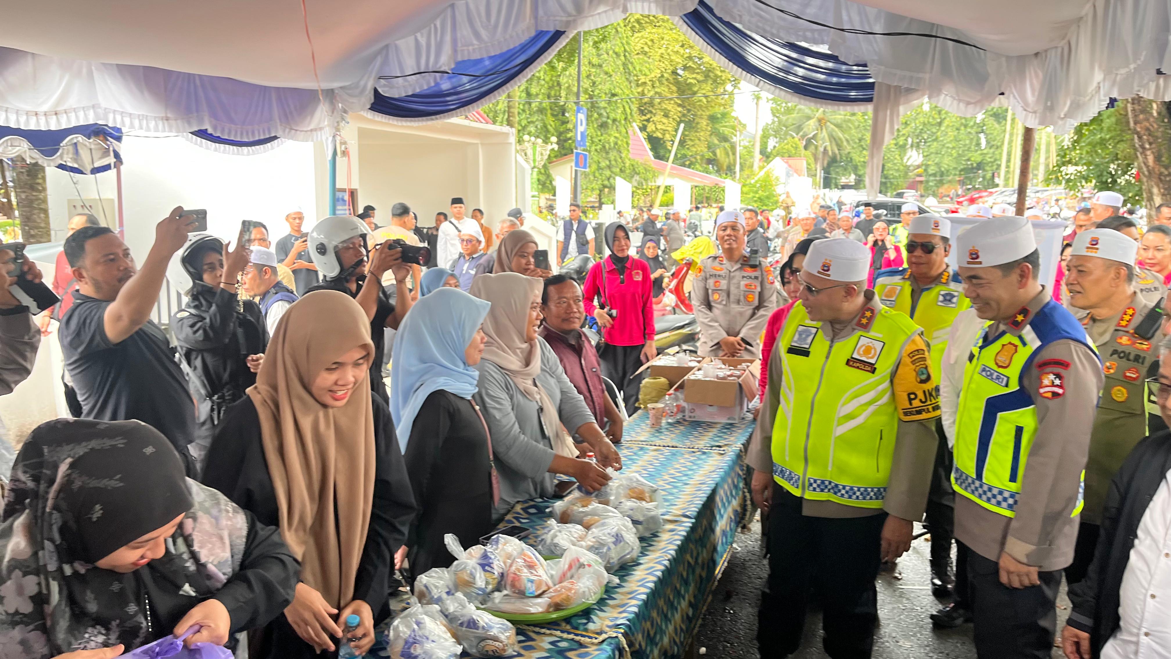 MENINJAU: Kapolda Kalimantan Selatan Rosyanto Yudha Hermawan meninjau langsung kesiapan pengamanan dan fasilitas pendukung Pengajian Rutin 5 Rajab.