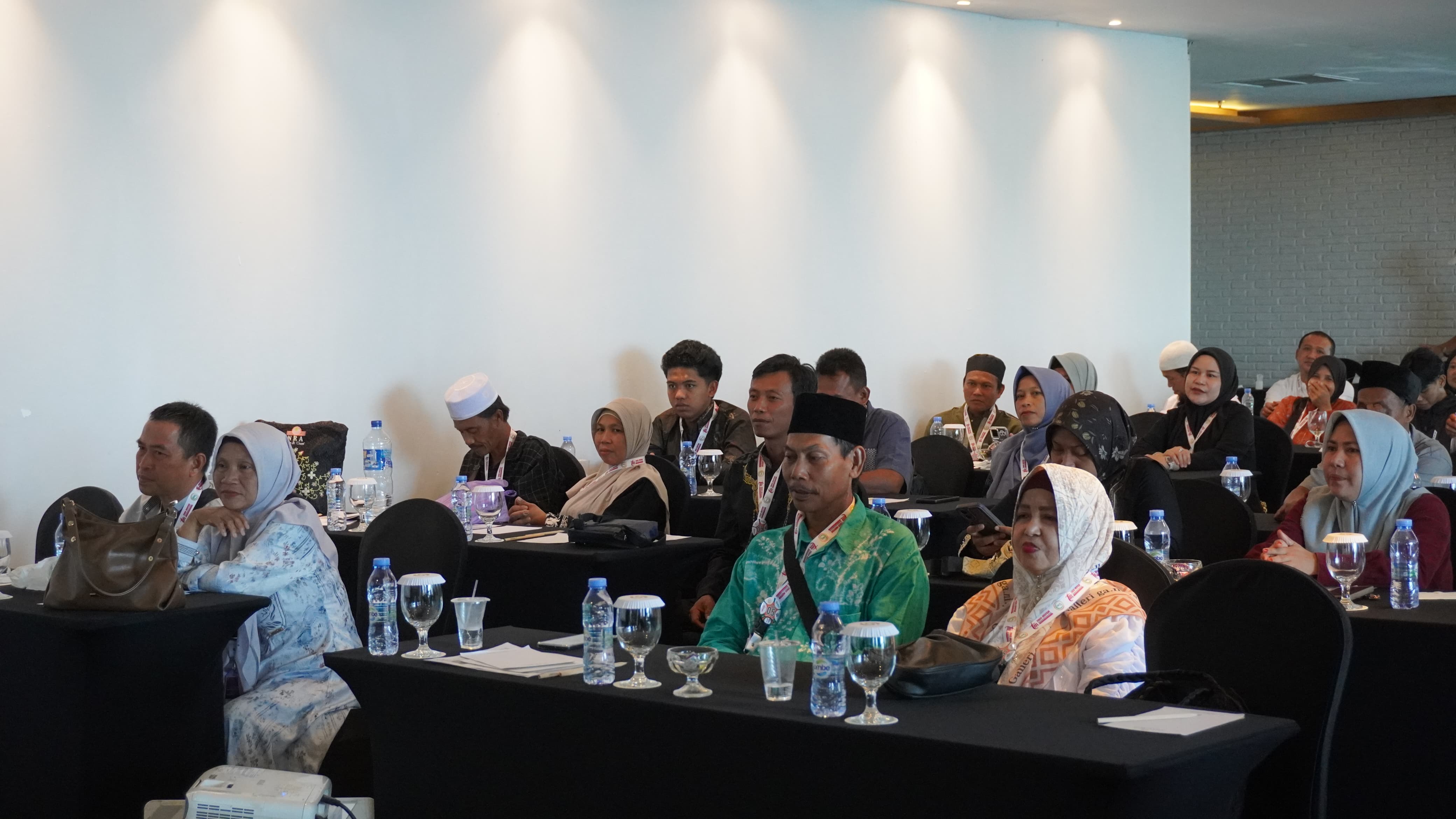 BERKAH:Manasik umrah untuk puluhan konsumen PT Trio Motor yang beruntung dapat hadiah paket umrah.