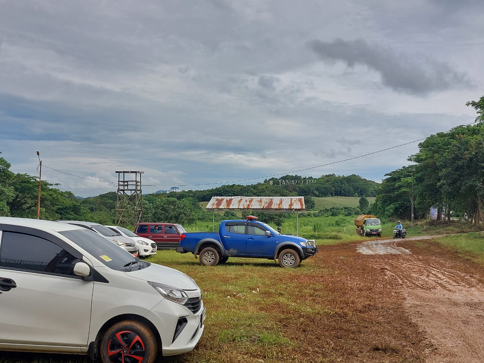 MENDUNG: Cuaca mendung berawan di sekitar Rest Area Pemkah Tanah Laut (Tala) di Gunung Kayangan.