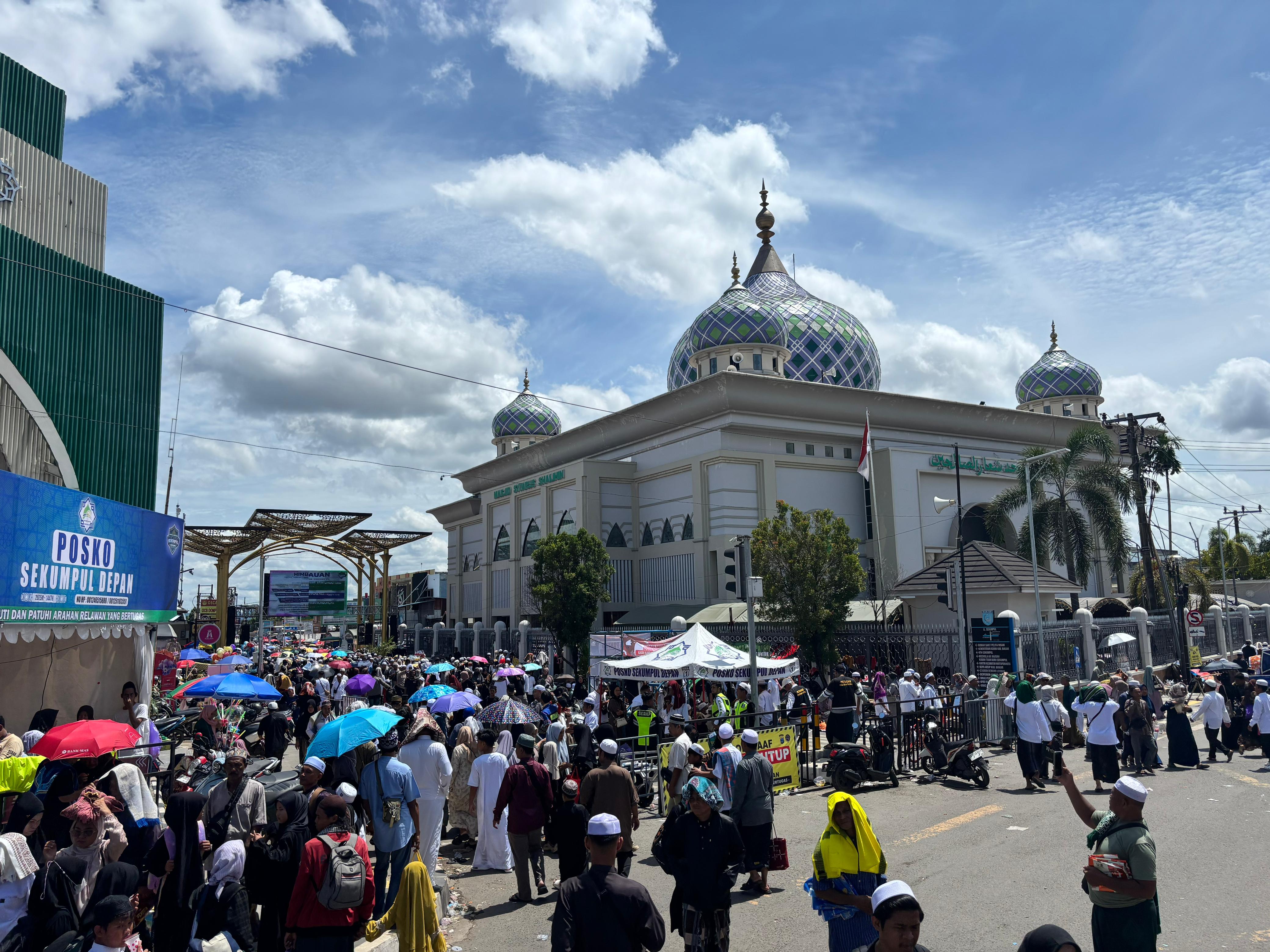 TERUS BERTAMBAH: Simpang Empat Sekumpul terus didatangi jemaah momen 5 Rajab yang semakin bertambah.