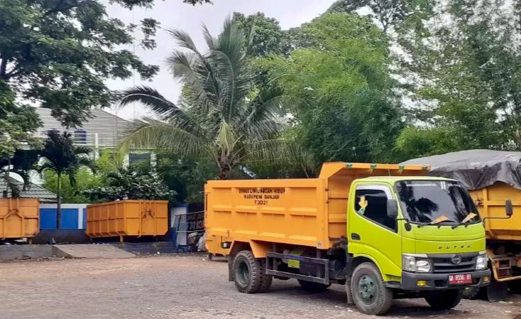TURUNKAN: Antisipasi lonjakan volume sampah, DLH Kota Banjarmasin turunkan puluhan armada dan ratusan petugas kebersihan ke acara peringatan 5 Rajab Haul Guru Sekumpul.