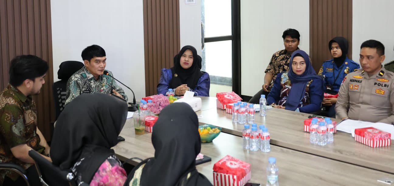 SOSIALISASI:Peserta mengikuti Sosialisasi dan Bimbingan Teknis Penyelenggaraan Layanan Call Center 112 Tahun 2025 yang digelar Pemerintah Kabupaten Tanah Bumbu di Batulicin, Kamis (18/12/2025).