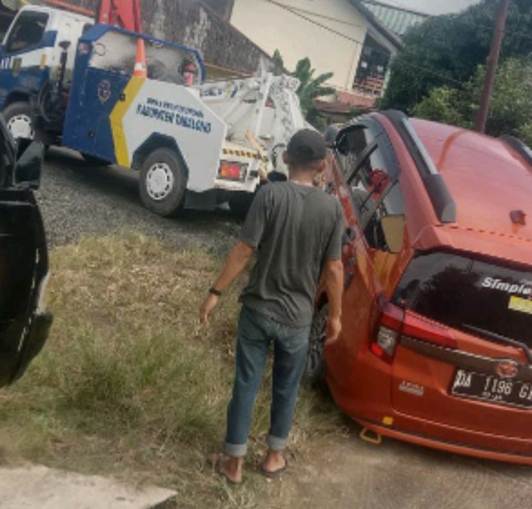 DIDEREK: Mobil yang parkir sembarangan di area steril parkir pada momen pengajian 5 Rajab diderek Dinas Perhubungan Banjarbaru.