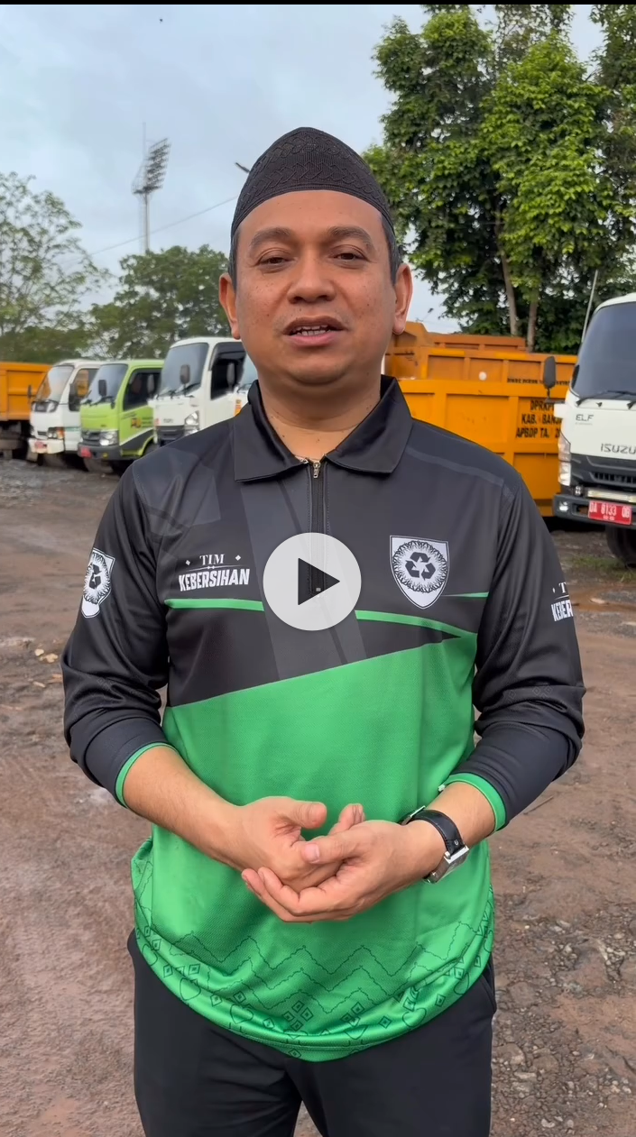 Ustadz atau Guru HM Rayid Ridha menyampaikan imbauan kepada jemaah saat majelis rutin di Sekumpul, Martapura, Kabupaten Banjar. (Tangkapan layar)