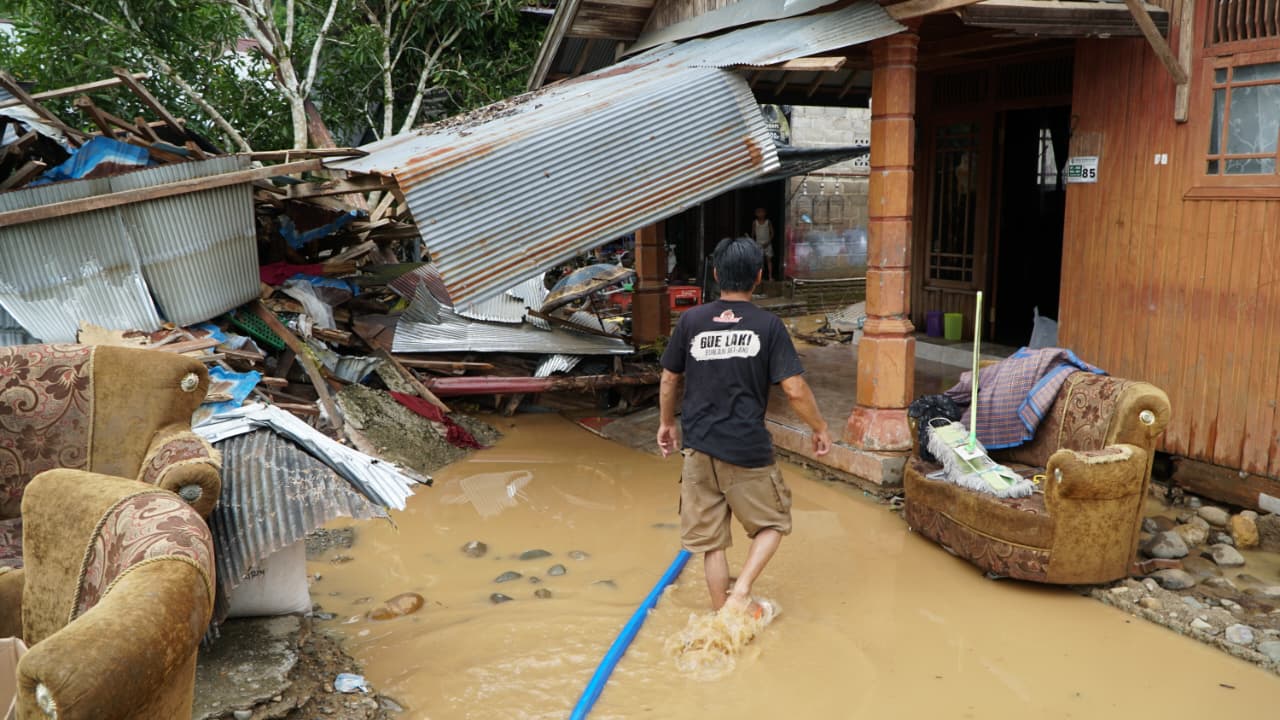 BERANTAKAN: Kondisi rumah warga di Kabupaten Balangan yang terdampak banjir.
