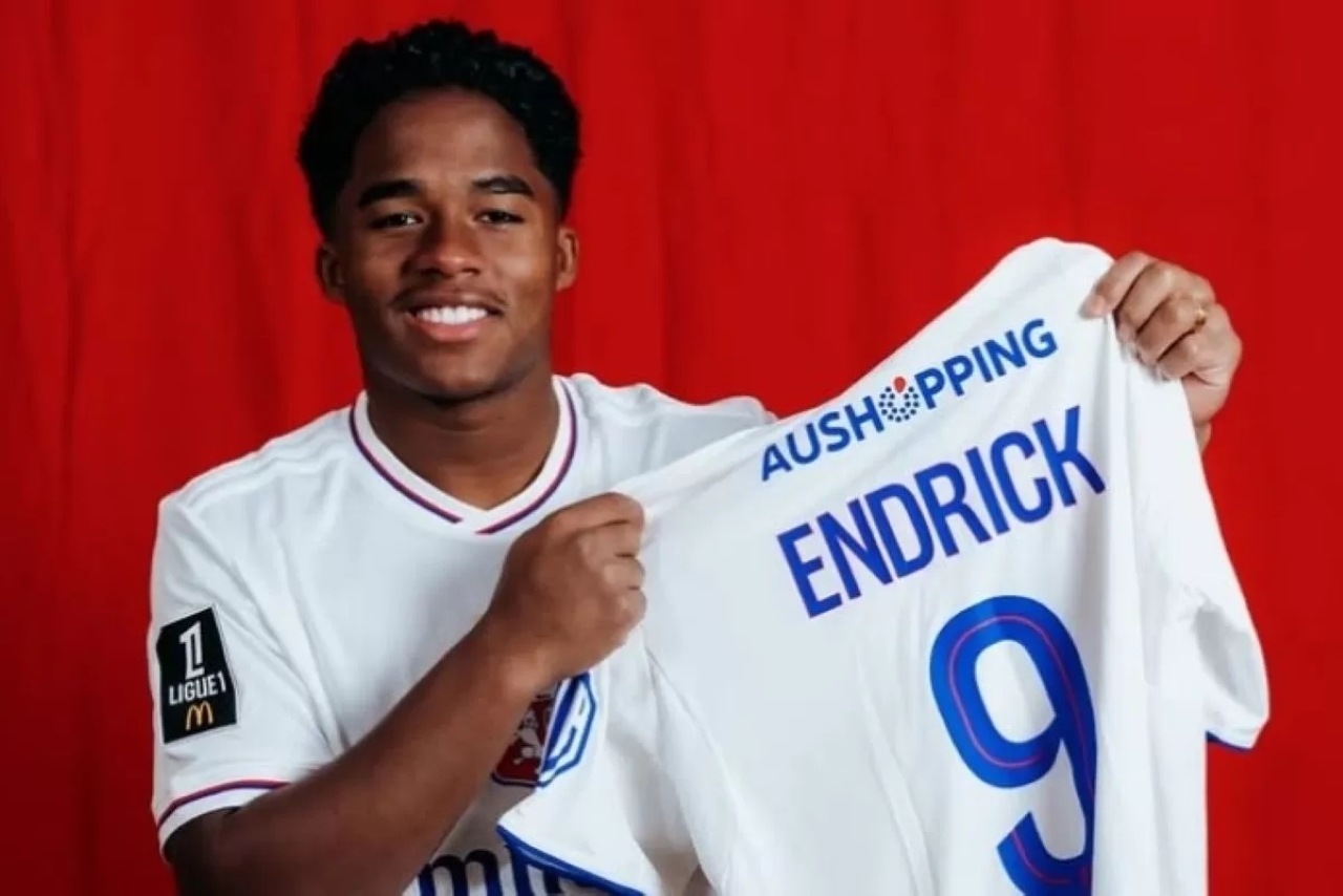 CURI PERHATIAN: Endrick langsung mencuri perhatian publik Prancis usai bergabung dengan Olympique Lyon.