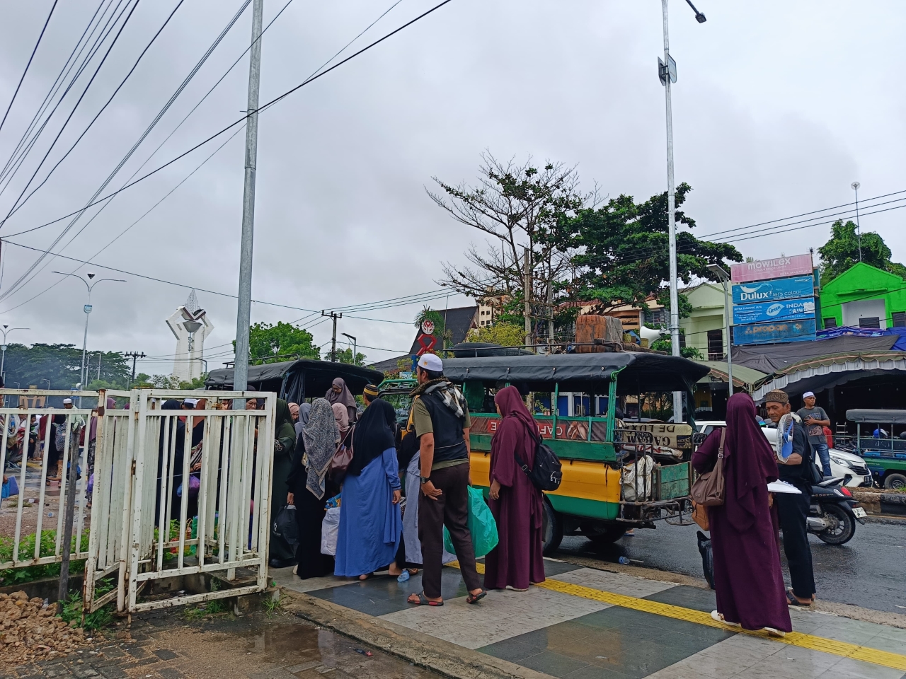 TIBA: Para jemaah peringatan momen 5 Rajab saat tiba di Martapura.