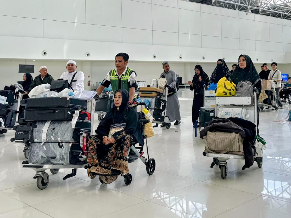AKTIVITAS MENINGKAT: Suasana ruang kedatangan domestik Bandara Internasional Syamsudin Noor, Banjarbaru, dipadati jemaah Momen 5 Rajab.