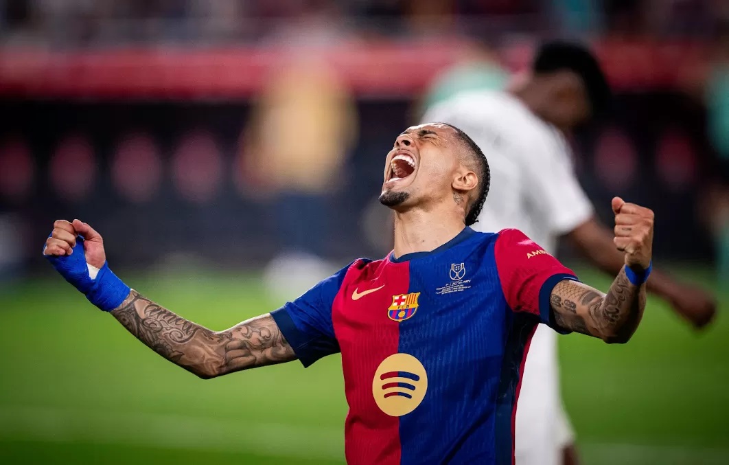 TERBAIK: Penyerang FC Barcelona, Rapinha terpilih menjadi Pemain Terbaik La Liga. (fcbarcelona.com)