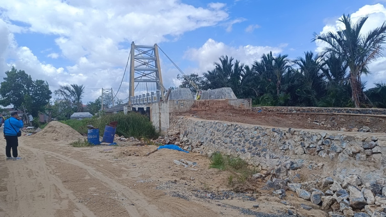 MANGKRAK: Proyek Jembatan Cemara-Sungai Andai (CUSA) yang masih belum selesai.