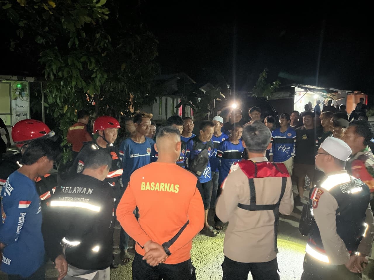 OPERASI SAR: Tim Rescue Kantor SAR Banjarmasin melakukan pencarian terhadap Saidi (40), warga Desa Simpang Warga, Kecamatan Aluh-Aluh, Kabupaten Banjar, yang dilaporkan hilang setelah diduga melompat