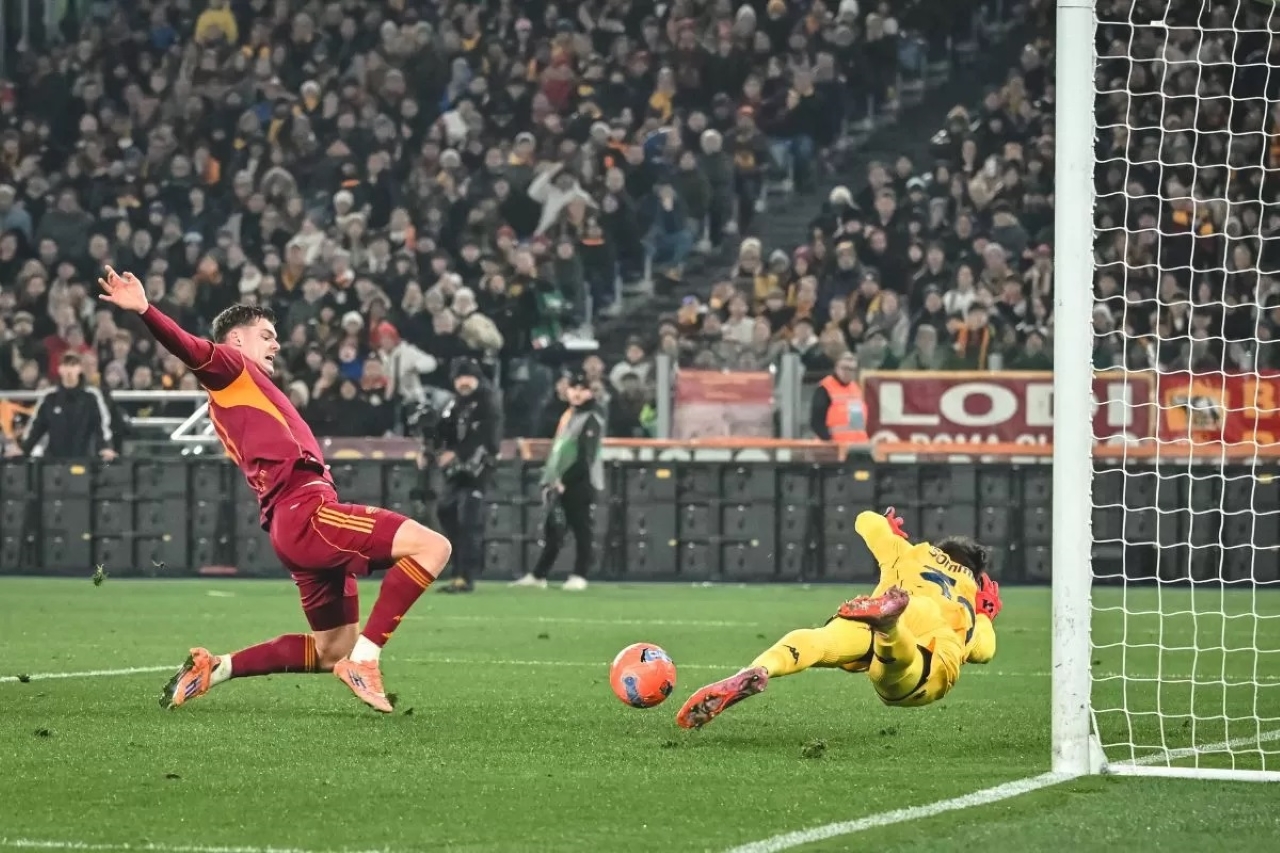 TUNDUK: Genoa tunduk di kandang AS Roma, Selasa (30/12).