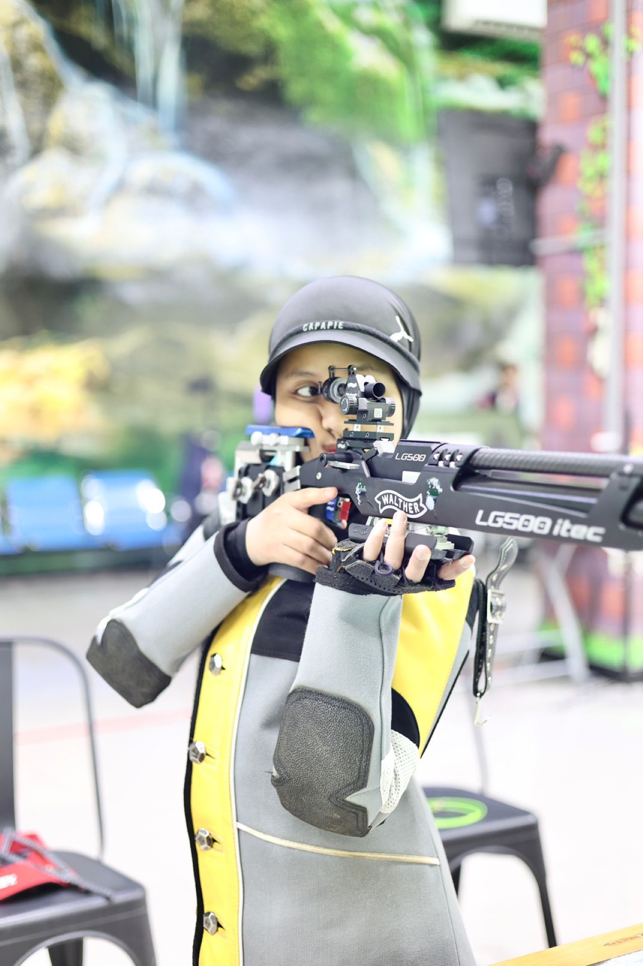 MENEMBAK: Yasmin Figlia Achdiat, atlet menembak asal Kalsel yang baru saja mengharumkan nama Indonesia dengan meraih medali emas SEA Games Thailand.