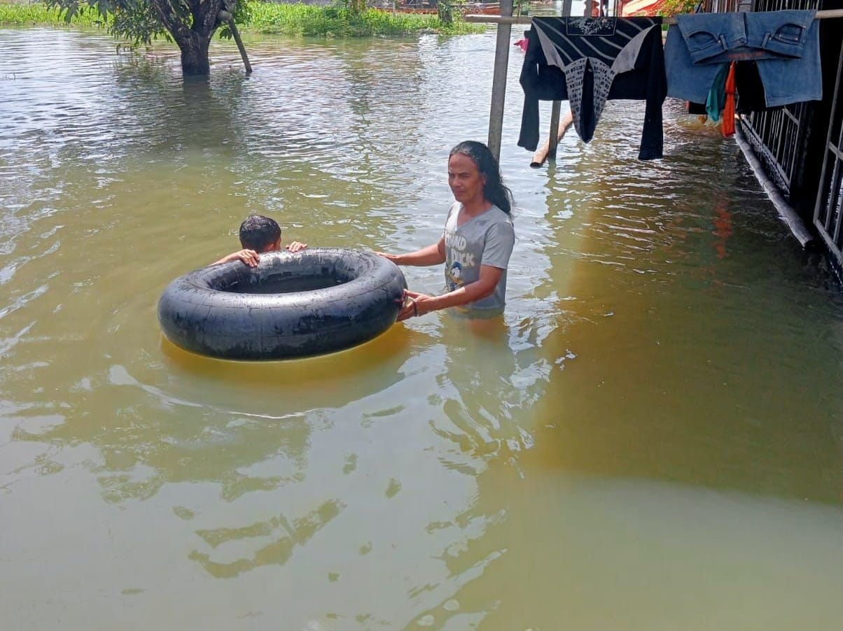 TERENDAM: Kondisi permukiman warga Desa Lok Buntar, Kecamatan Sungai Tabuk, Kabupaten Banjar, yang terendam banjir dengan ketinggian air mencapai 1&ndash;2 meter, Jumat (2/1/2026).