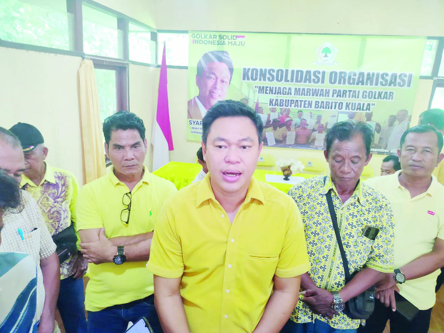 KOMITMEN:Syarif Faisal dan semua ketua PK di 13 Kecamatan di Batola, usai konsulidasi.