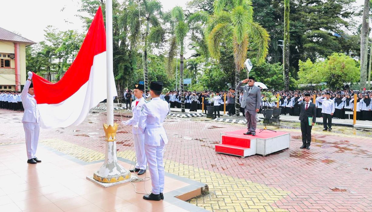 HADIR:Bupati HSU, H Sahrujani memimpin upacara peringatan Hari Amal Bakti (HAB) Kementerian Agama Republik Indonesia di halaman Kantor Bupati HSU, Sabtu (3/1/2026).