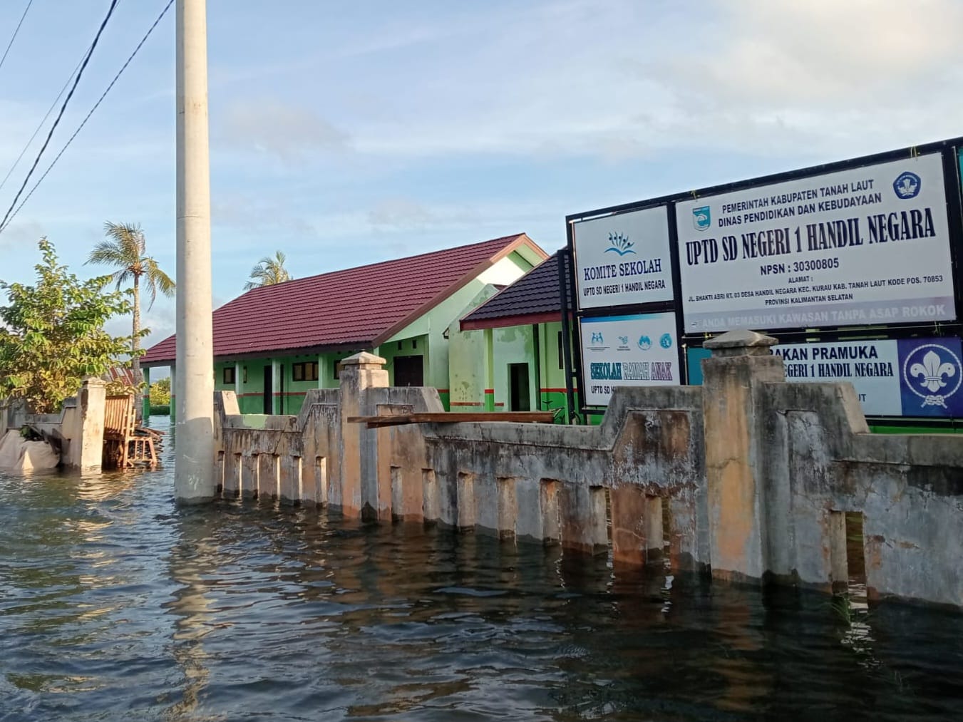 TERGENANG: UPTD SDN Handil Negara 1 merupakan salah satu sekolah di Kecamatan Kurau yang terendam banjir di Tanah Laut.
