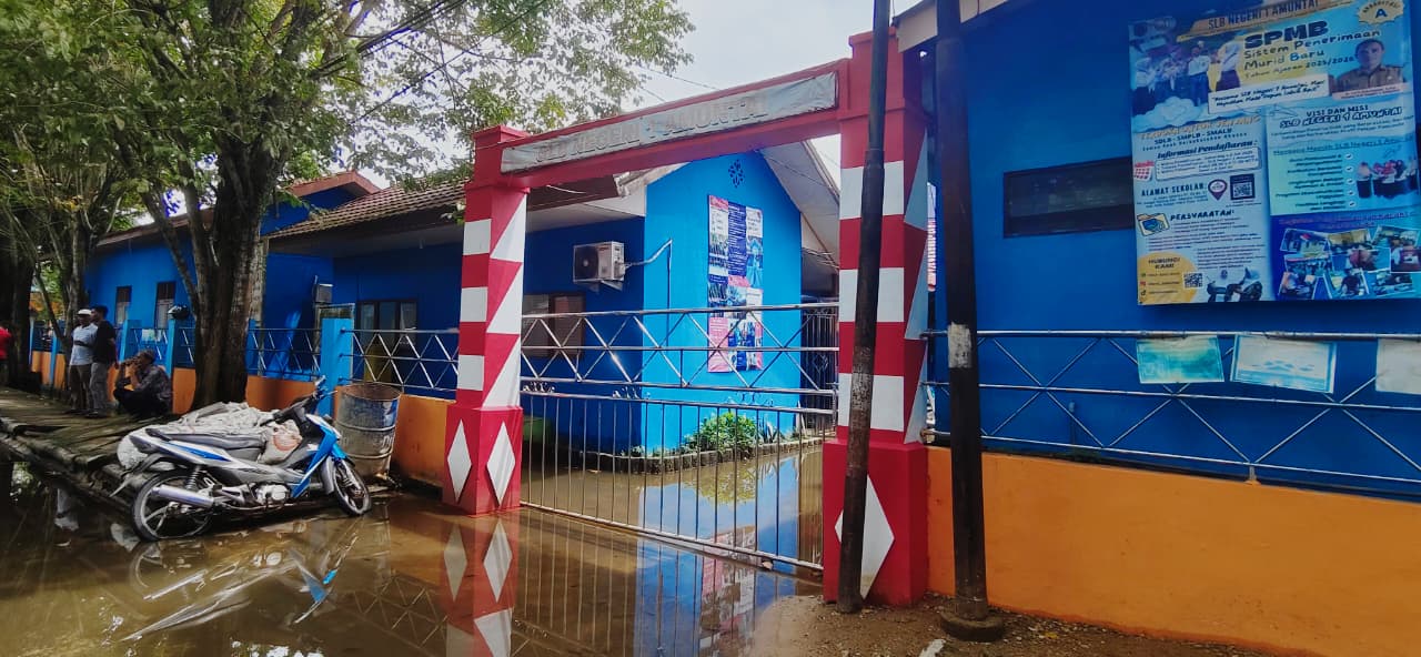 BANJIR: SLB Negeri 1 Amuntai di Jalan Empu Jatmika, Kecamatan Amuntai Tengah termasuk sekolah terendam banjir di Hulu Sungai Utara. Disdik HSU yakin siswa masih bisa turun sekolah.