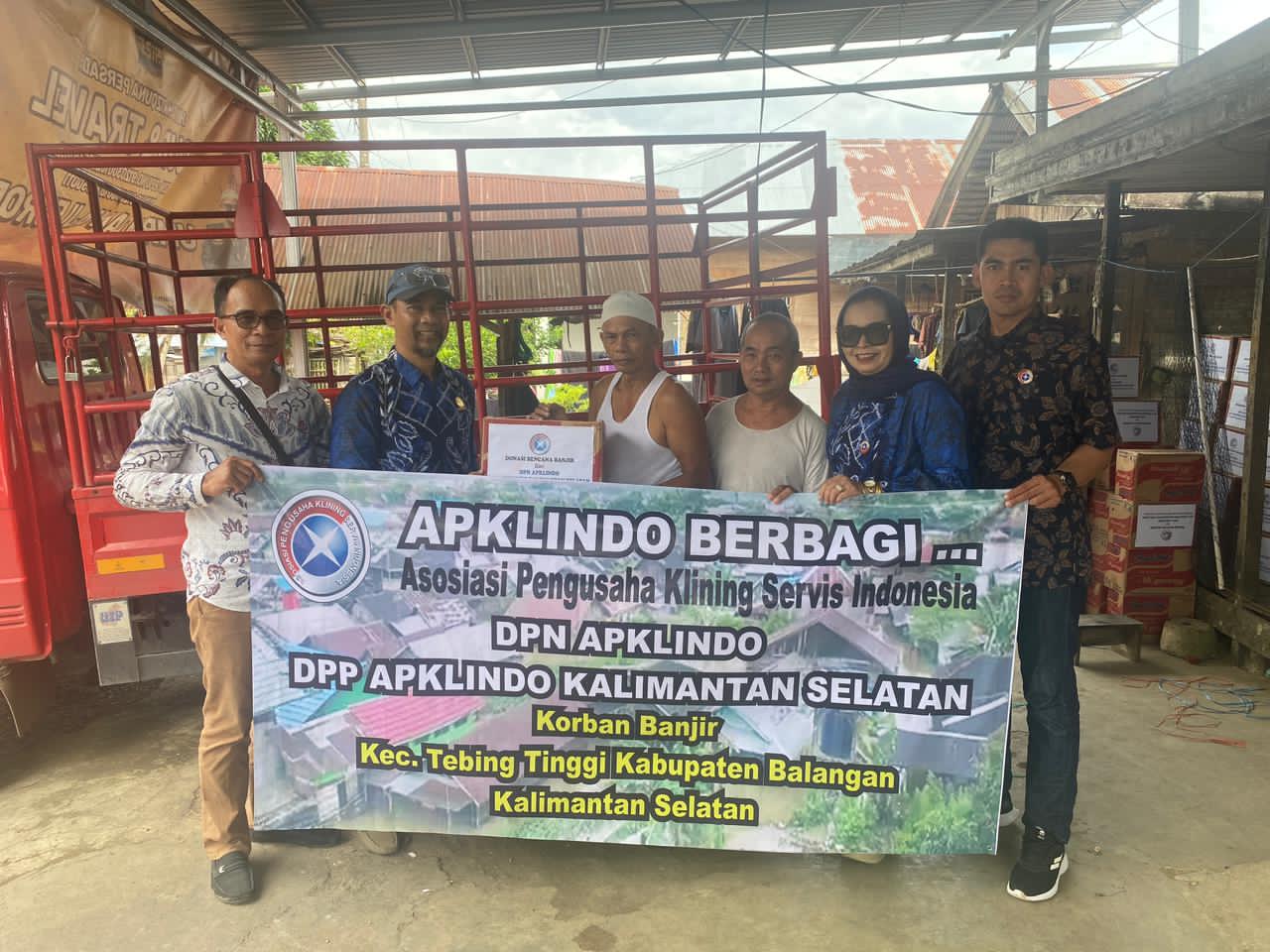 PEDULI:DPN dan DPP APKLINDO Kalsel peduli korban Banjir di Kalsel.