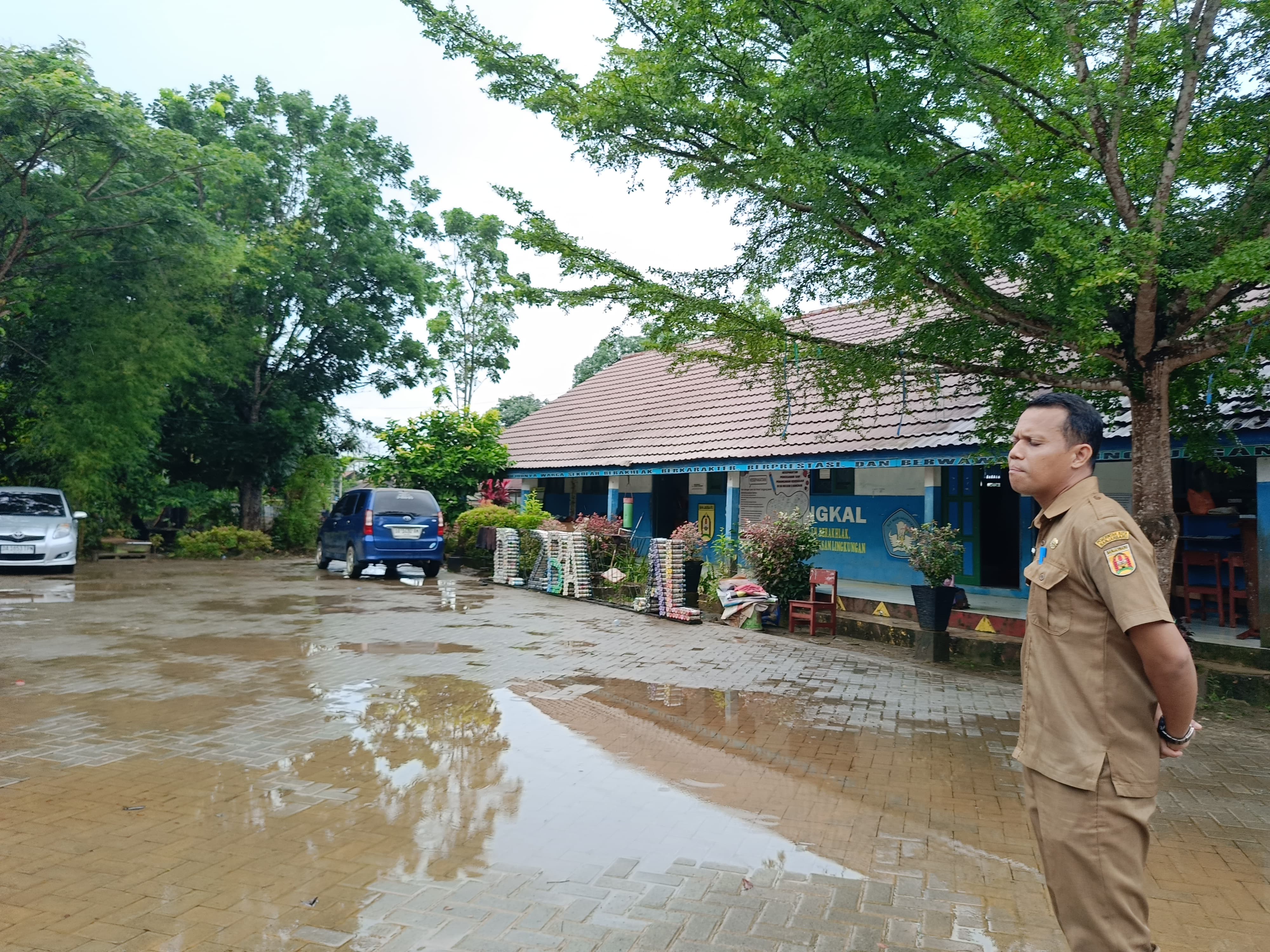 SIAGA: SD Negeri 2 Bangkal Banjarbaru waspada banjir susulan.