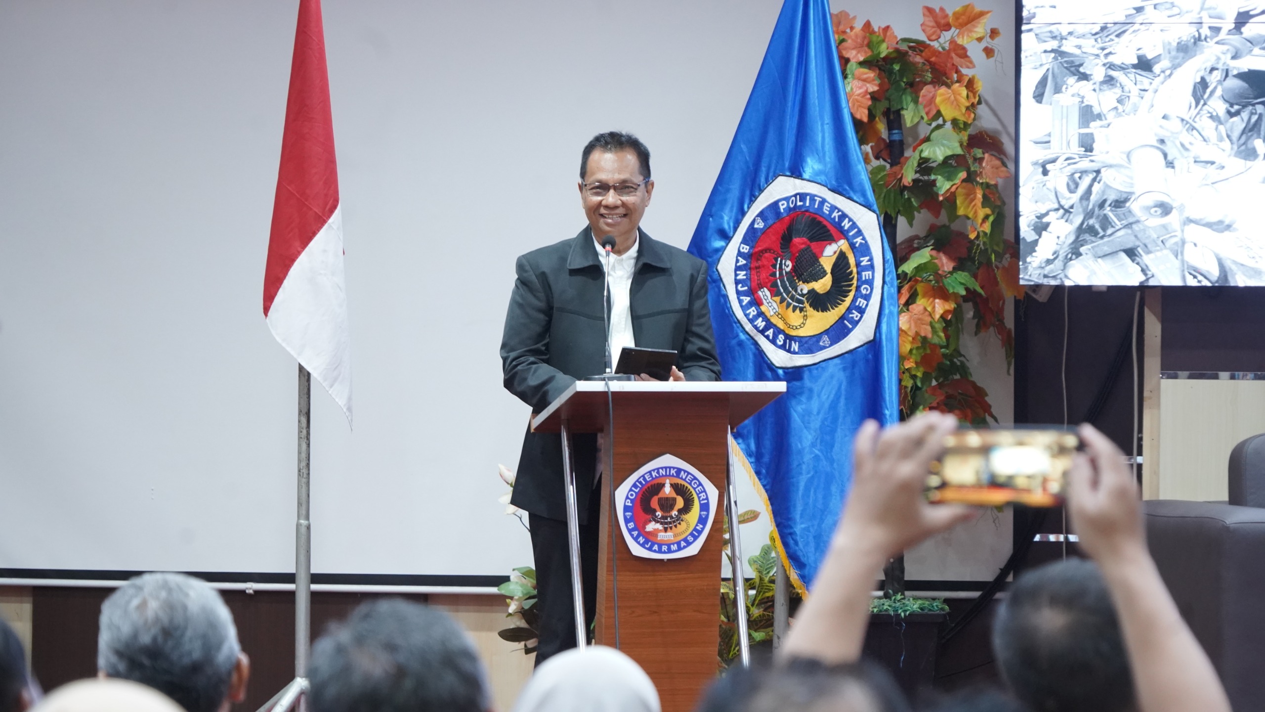 SAMBUTAN:Direktur Poliban, Joni Riadi megapresiasi sinergi berkelanjutan bersama PLN UID Kalselteng dalam program ELVI SUKESI.