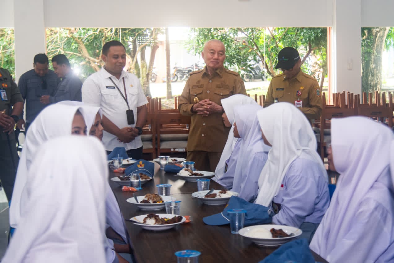 APRESIASI:Gubernur Kalsel, H Muhidin memantau Sekolah Rakyat (SR) BBPPKS Regional IV Kalimantan, Jalan Trikora, Banjarbaru, Senin (5/1/2025) pagi.