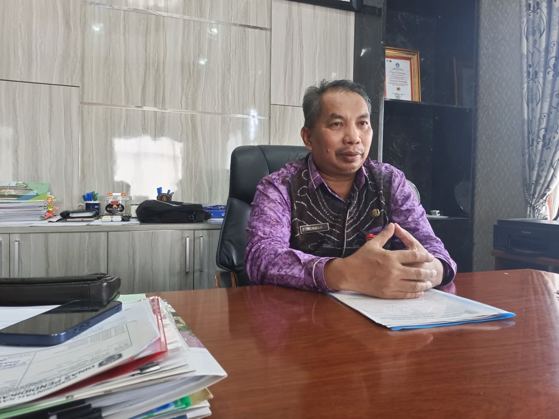 SEKOLAH BANYAK RUSAK: Kepala Dinas Pendidikan dan Kebudayaan Kabupaten Balangan Abiji menjelaskan program pemulihan sektor pendidikan pascabanjir.