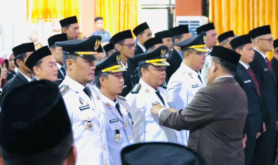 MOMEN:Bupati HSU, H Sahrujani melantik 41 pejabat administrator dan pengawas di lingkungan Pemkab HSU berlangsung di Aula Dr KH Idham Chalid, Senin (5/1/2026).