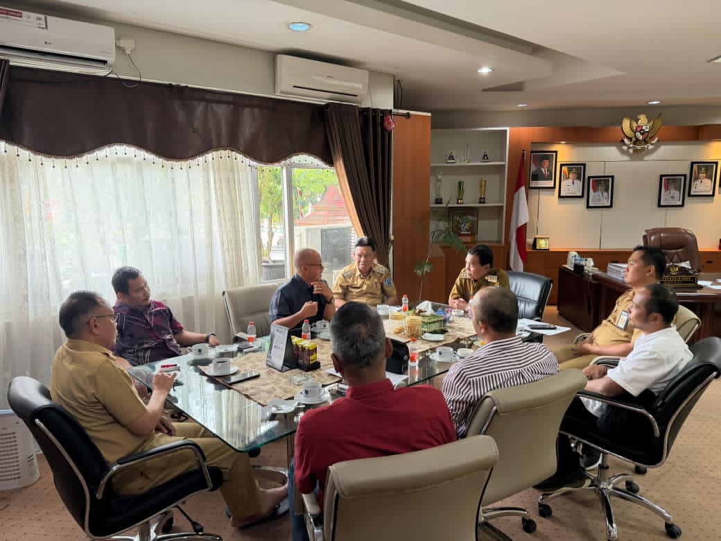 KOORDINASI:Bupati Kabupaten HSS berkoordinasi dengan PT AGM terkait penanganan segera atas dugaan permasalahan lingkungan.