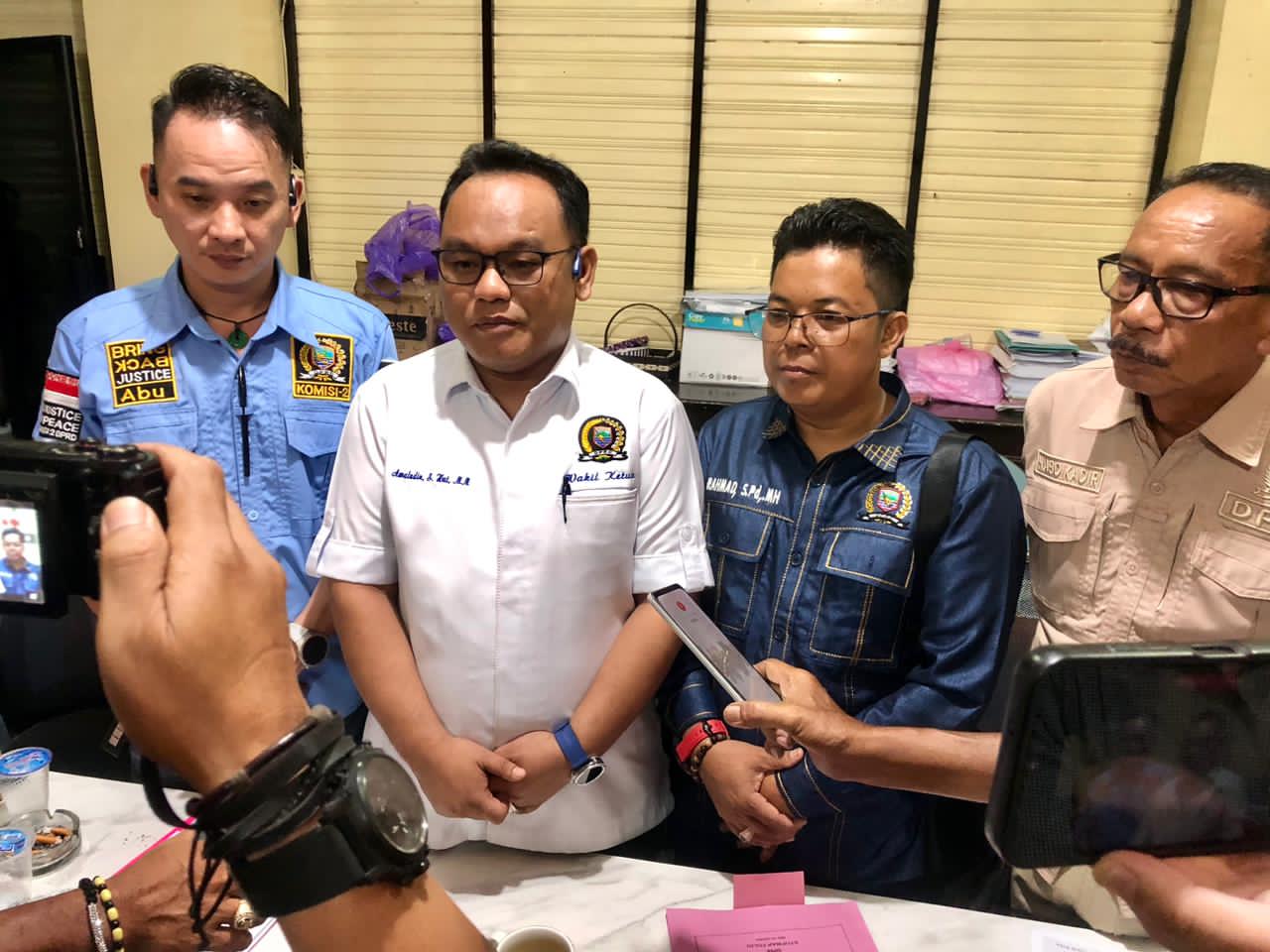 EVALUASI: Wakil Ketua DPRD Kotabaru Awaludin, Abu Suwandi Ketua Komisi ll, dan Rahmad serta H Kadir dari Komisi lll DPRD Kotabaru.