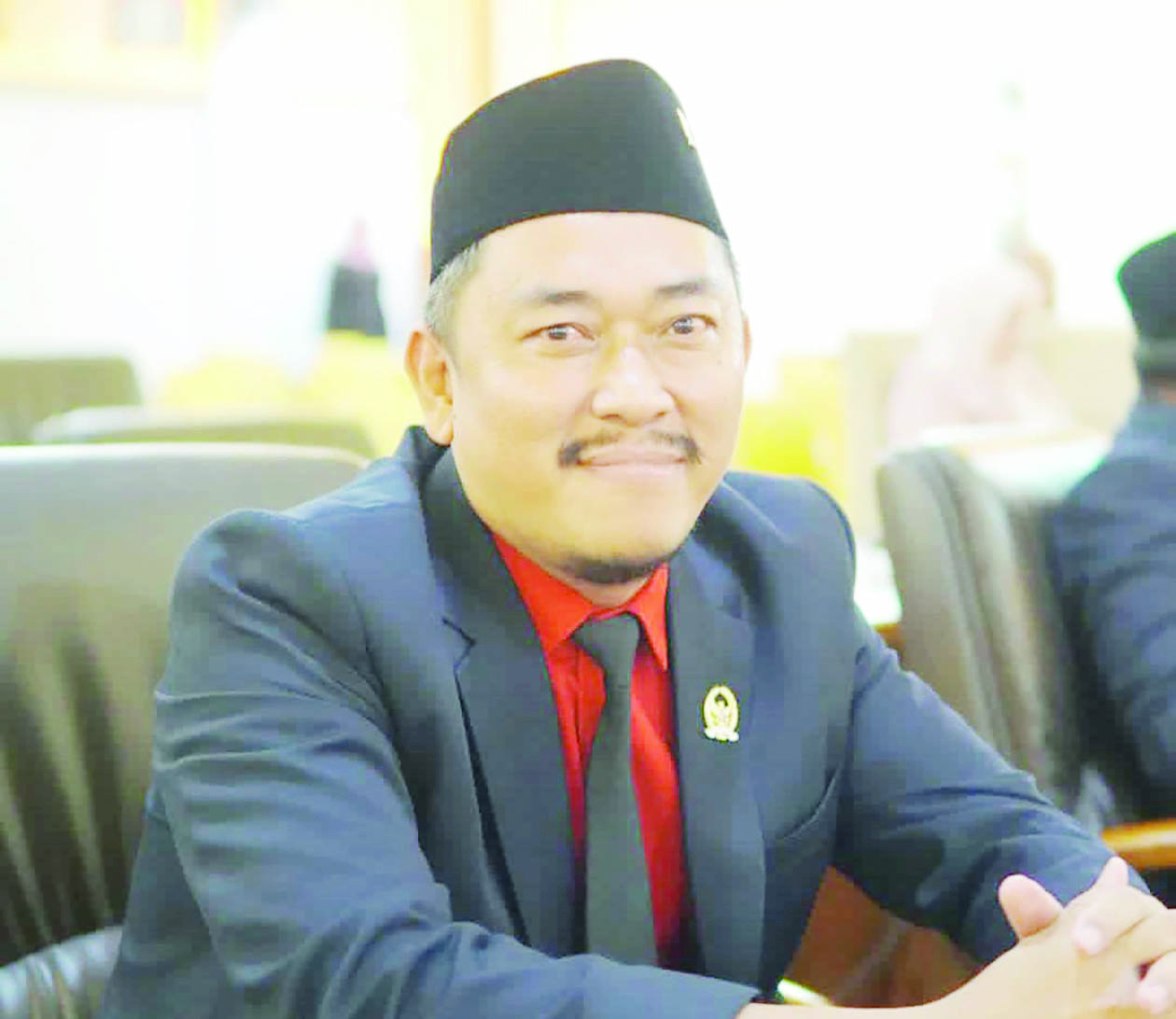 BERI KETERANGAN: Anggota DPRD Tapin Yuspianor memberikan keterangan terkait penanganan banjir di Tapin.