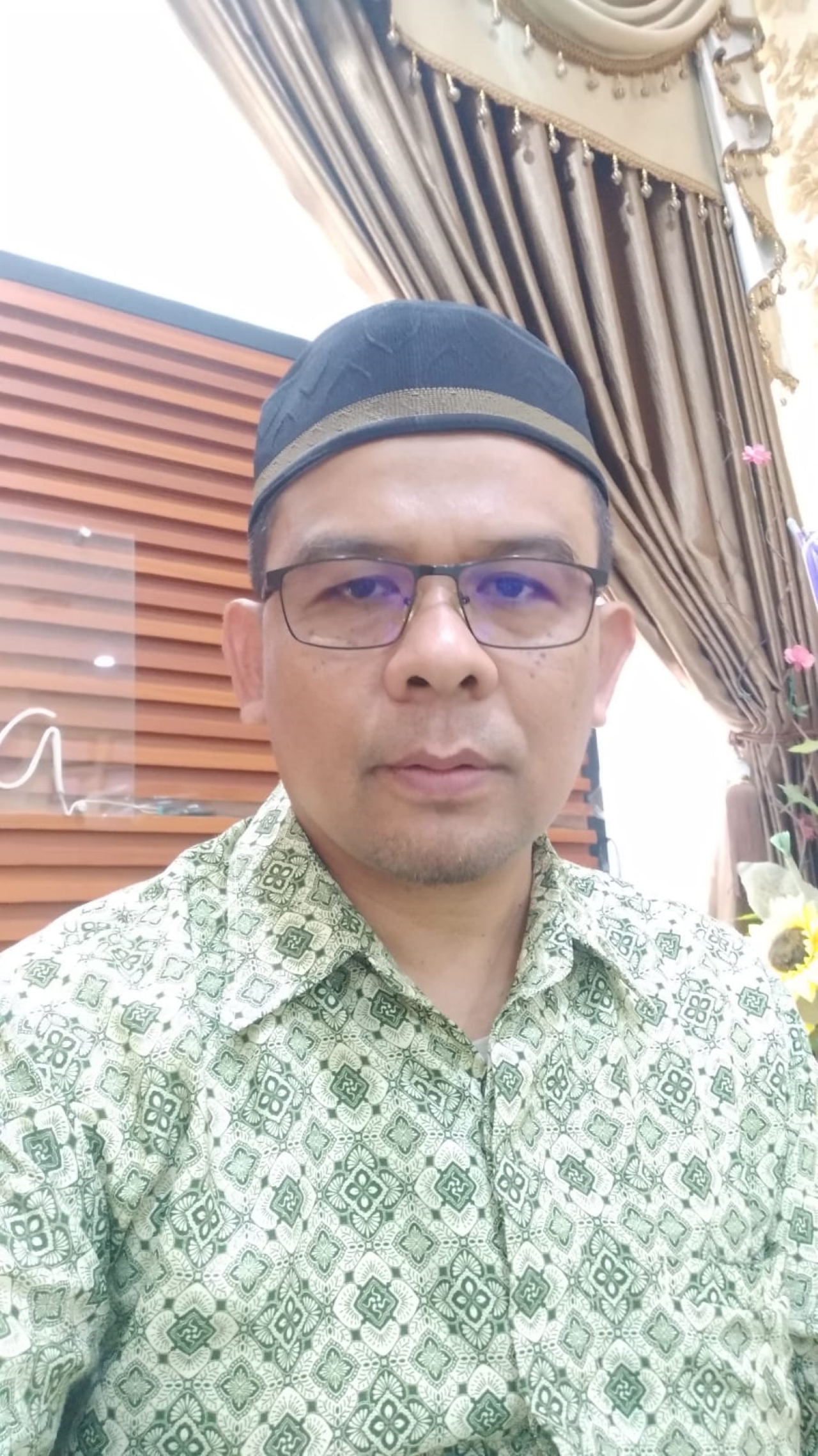 Dr. H. Hasbullah, S.Ag., M.H.I