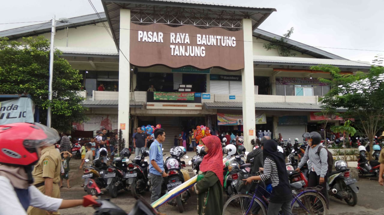 PASAR BAUNTUNG TANJUNG : Pasar yang akan direhab Diskop UKM Perindag Tabalong.  (Foto : Ibnu Dwi Wahyudi/Radar Banjarmasin)
