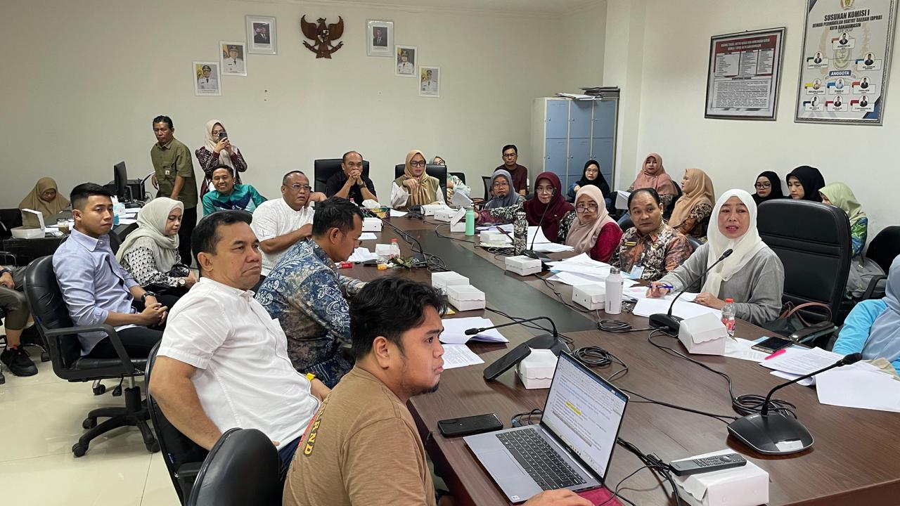 INVESTOR DIPERMUDAH: DPRD Banjarmasin membahas isi Raperda Perizinan Berusaha di daerah ini.