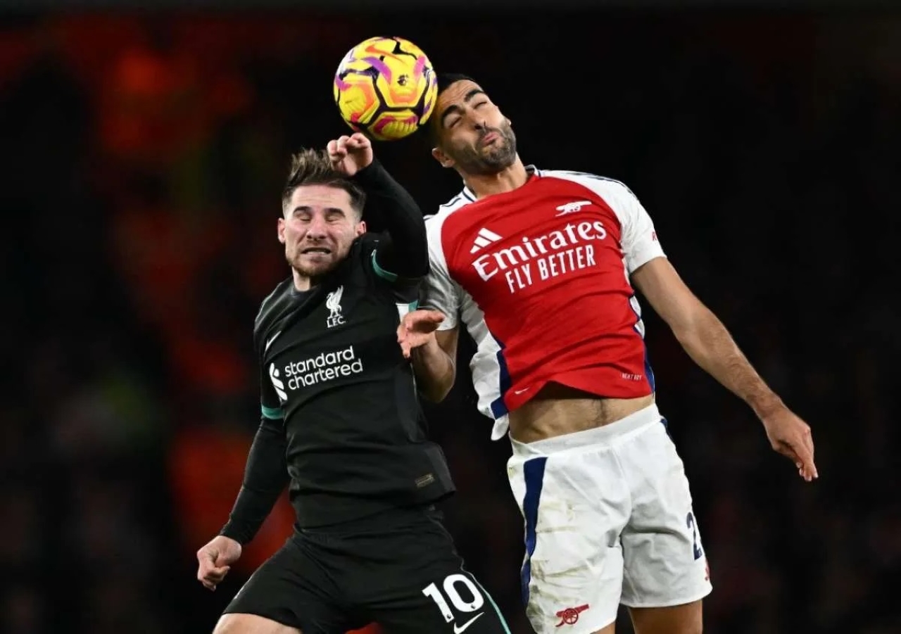 BERHADAPAN: Duel Arsenal vs Liverpool pada pertandingan sebelumnya. Mereka akan kembali berhadapan, Jumat (9/1) dini hari WIB.