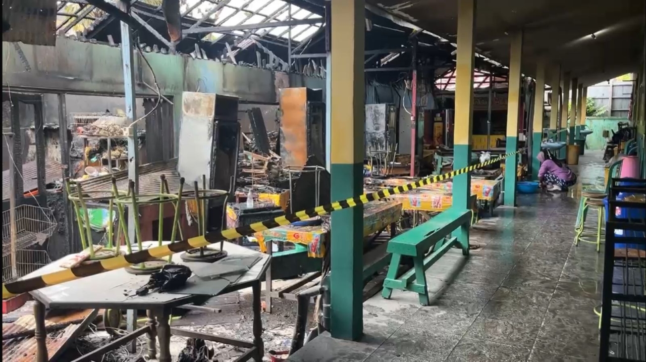 HANGUS: Kantin SMAN 7 Banjarmasin ludes dilalap kebakaran Rabu (7/1) dini hari tadi.