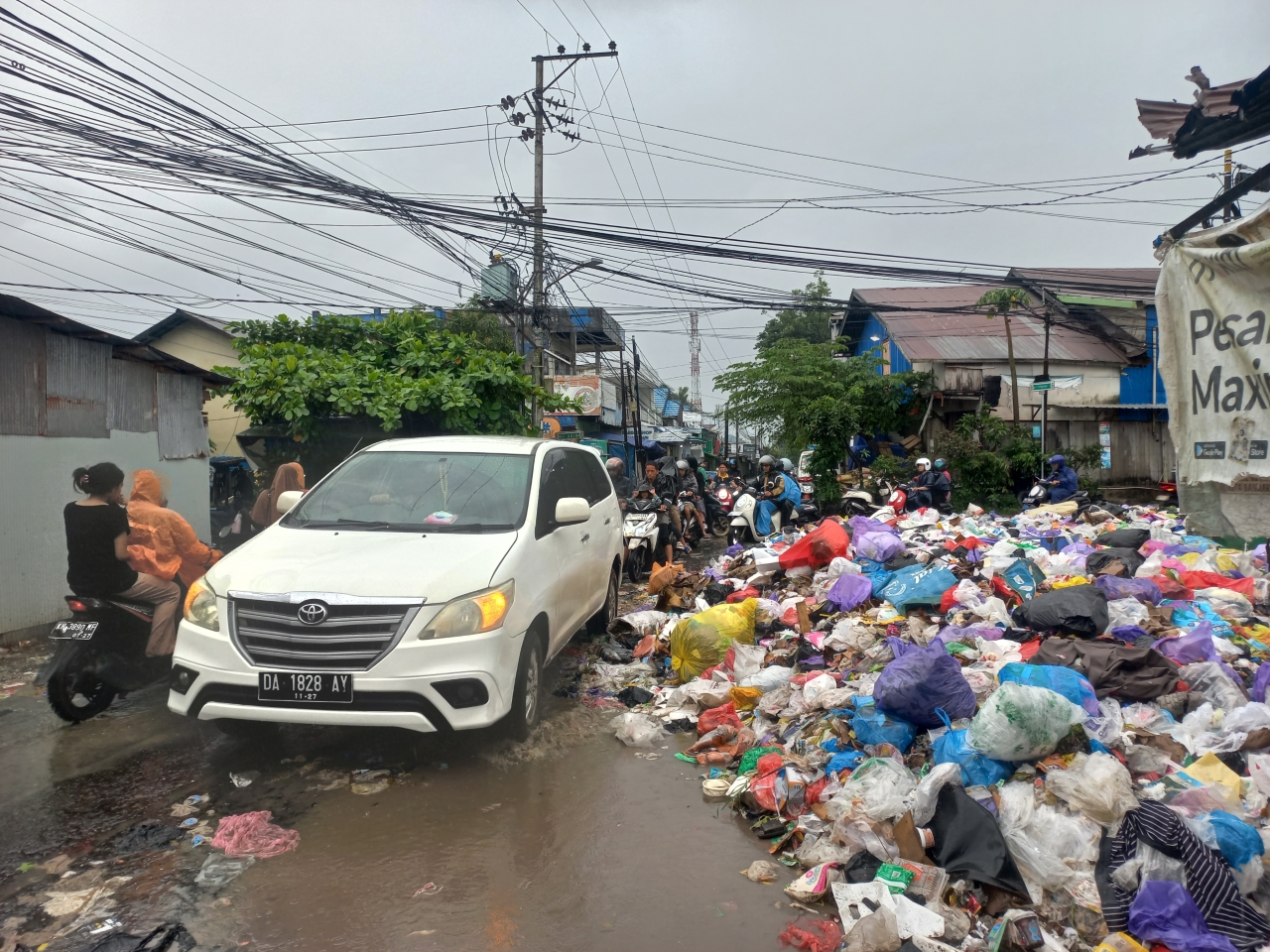 TPS di Jalan Perdagangan, Kelurahan Alalak Utara, Banjarmasin Utara.