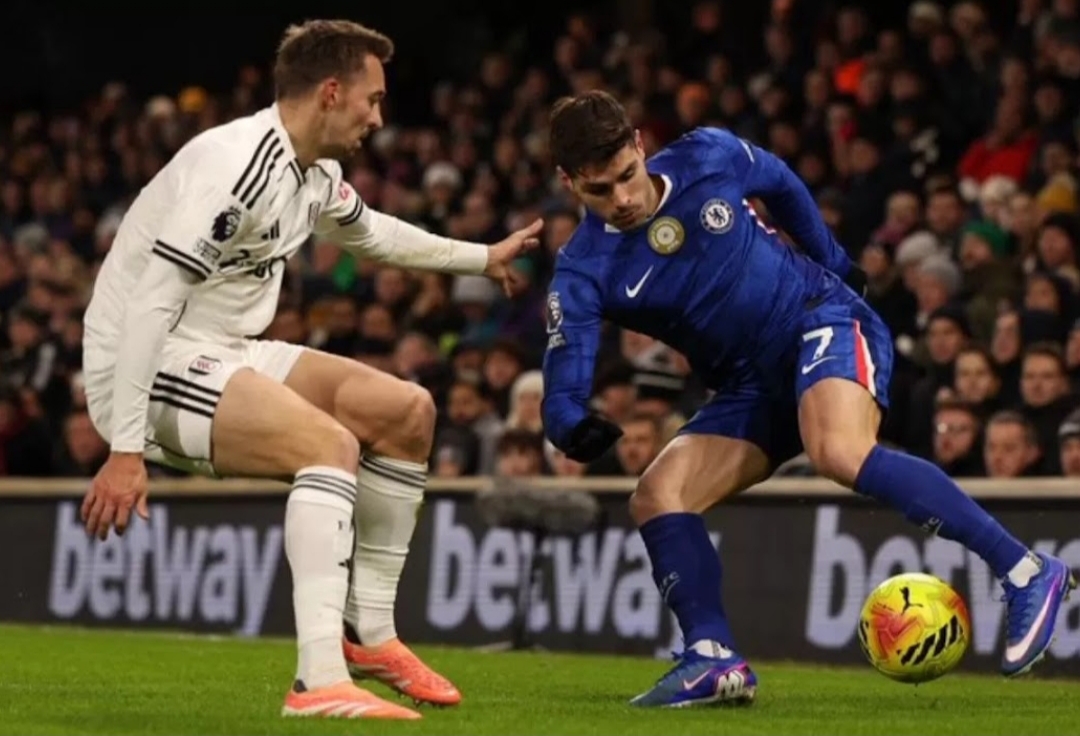 TERSUNGKUR: Bermain dengan 10 pemain sejak babak pertama, Chelsea kalah lawan Fulham, Kamis (8/1).