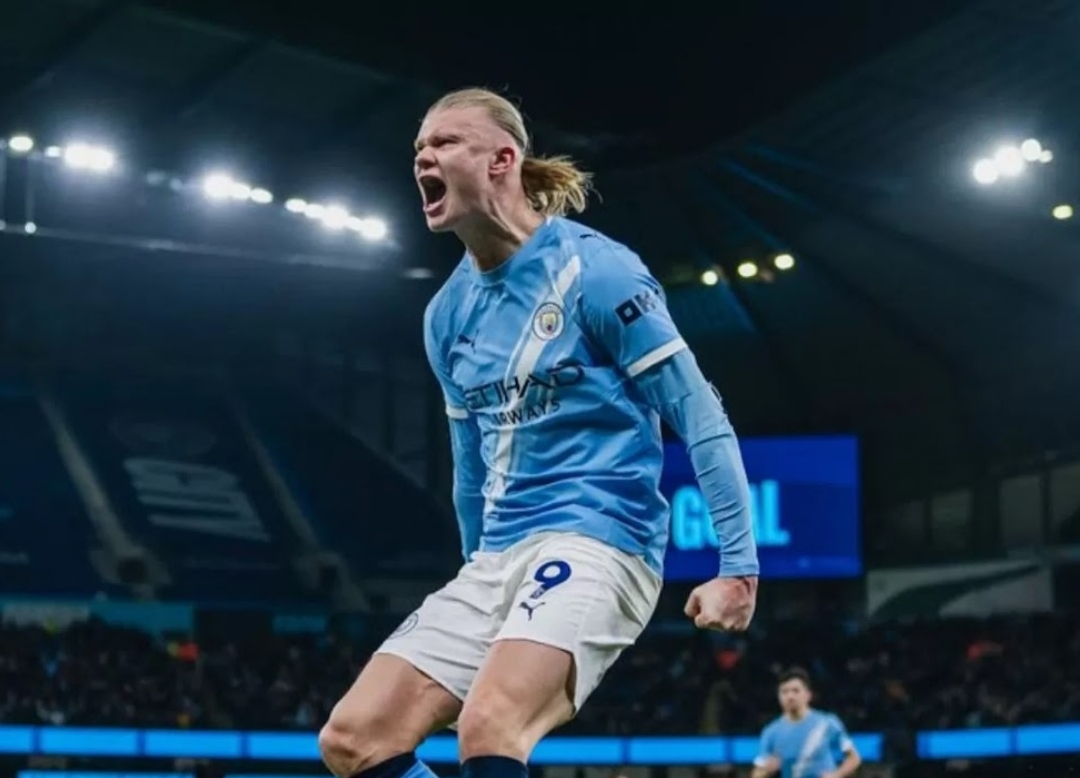 IMBANG: Manchester City hanya berhasil cetak satu gol lewat Erling Haaland saat ditahan imbang Brighton 1-1, Kamis (8/1). (@ManCity/X).