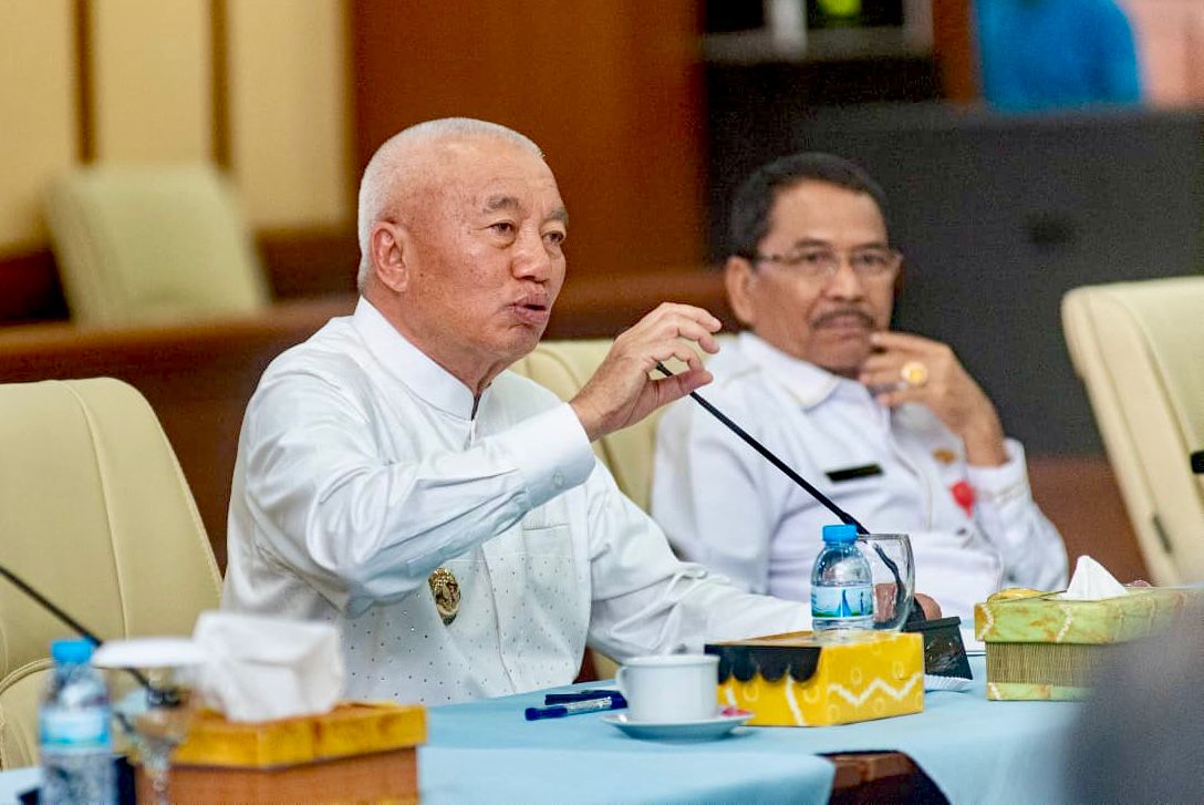 KOORDINASI: Gubernur Kalsel H Muhidin memimpin Rakor persiapan kunjungan kerja Presiden RI, Prabowo Subianto, ke Provinsi Kalsel, di Gedung DR KH Idham Chalid, Banjarbaru, Jumat (9/1/2026) siang.