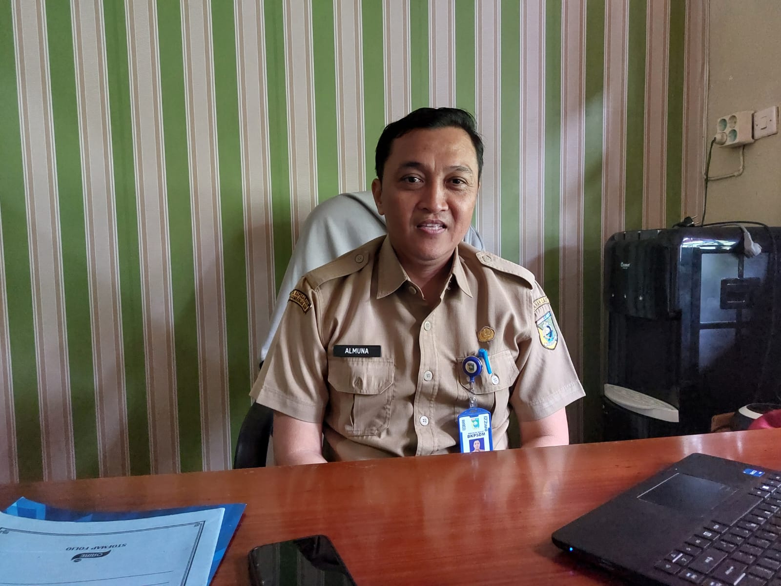 WAWANCARA: Pelaksana Tugas (Plt) Sekretaris Badan Kepegawaian dan Pengembangan Sumber Daya Manusia (BKPSDM) Tanah Laut, Almunansyah.