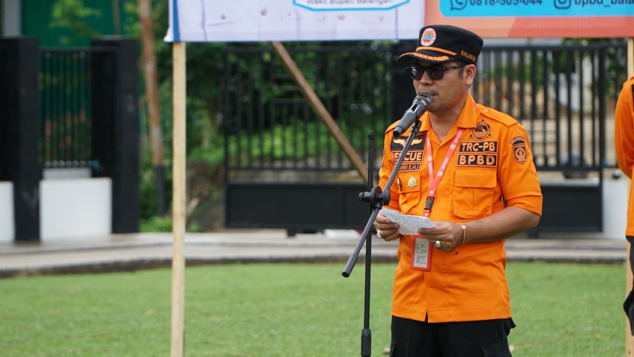 ARAHAN: Kepala Pelaksana BPBD Balangan H Rahmi menyampaikan keterangan terkait penetapan masa transisi pemulihan pascabanjir di Kabupaten Balangan.
