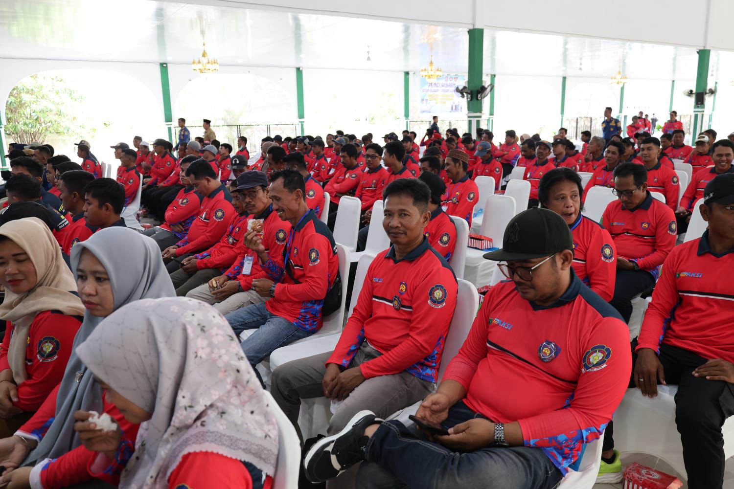 HADIR: Relawan Pemadam Kebakaran (REDKAR) menghadiri kegiatan pengukuhan dan pembekalan penanggulangan kebakaran di Pendopo Kantor Bupati Tanah Bumbu, Batulicin.